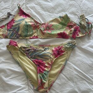 Women's Floral Hurley Bikini top size medium and bottom size small